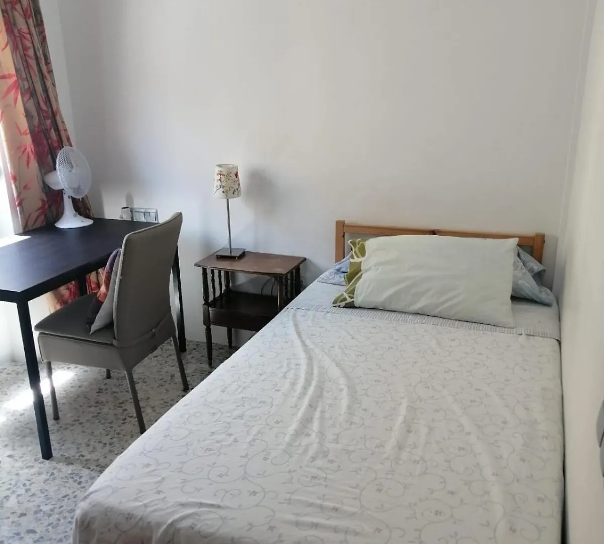 Homestay D Habitacion Preciosa Grande Comoda Wifi Malaga Centro
